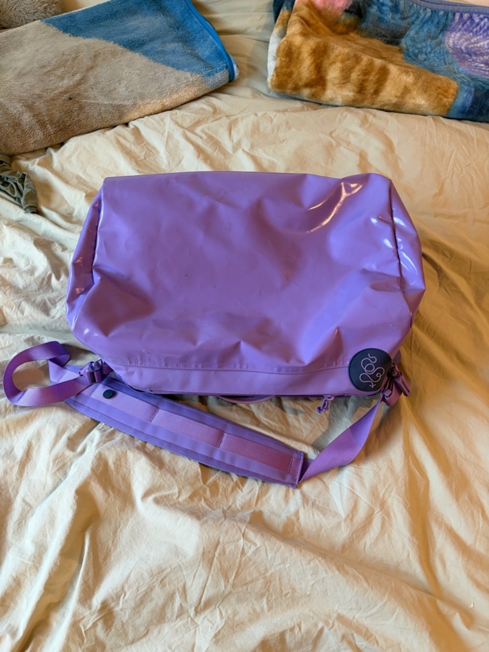 Baboon to the Moon 32L Bag with Adjustable Backpack Straps - Picture 2 of 7